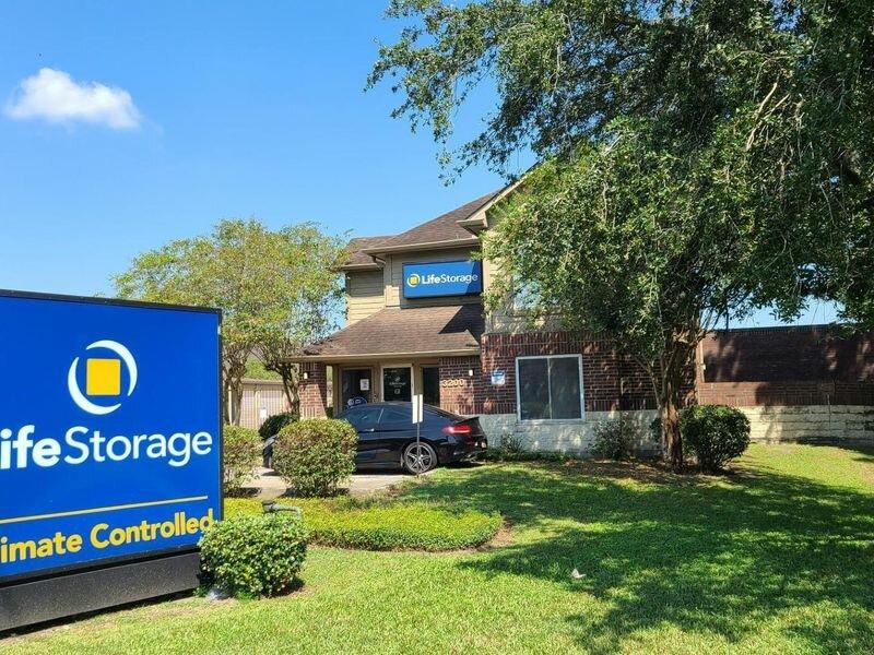 Extra Space Storage