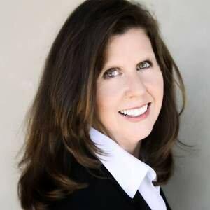 Roberta Voss the Voss Team RE/MAX Professionals