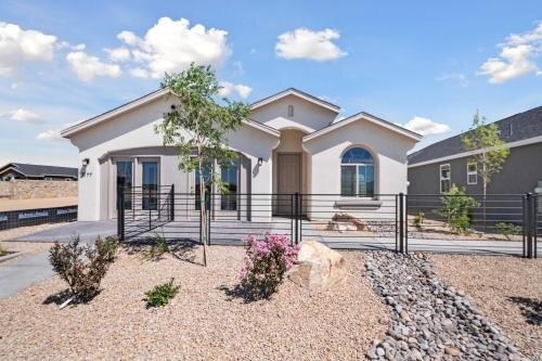 Hakes Brothers at Metro Evolution Vista