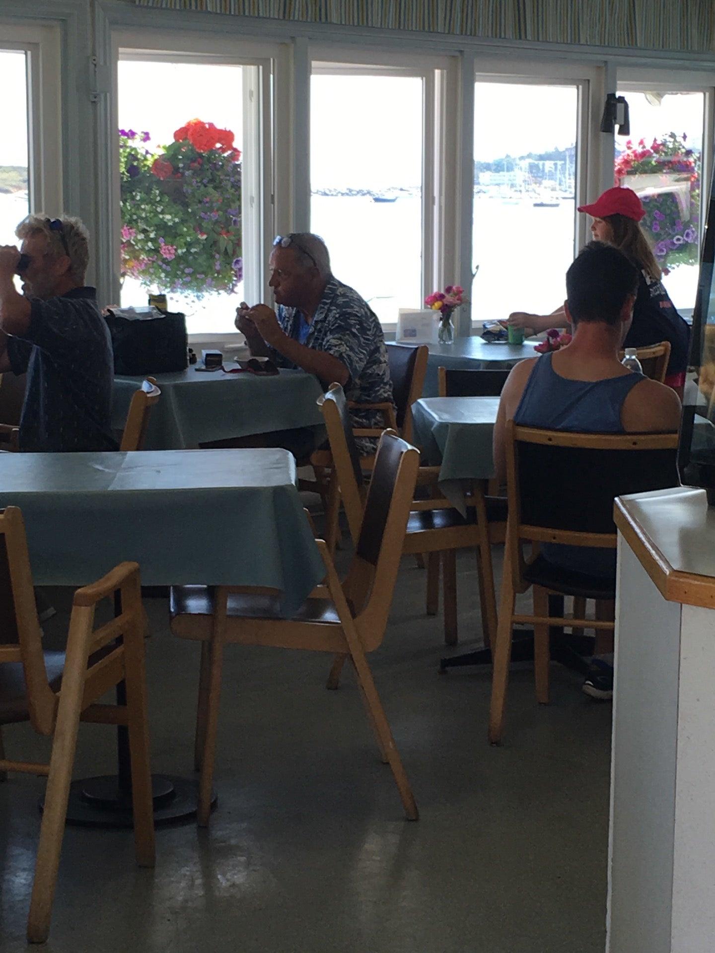 Kiwanis Willows Beach Tea Room