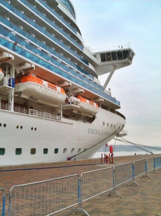 Cruise Ship Terminal - Terminal de Croisières