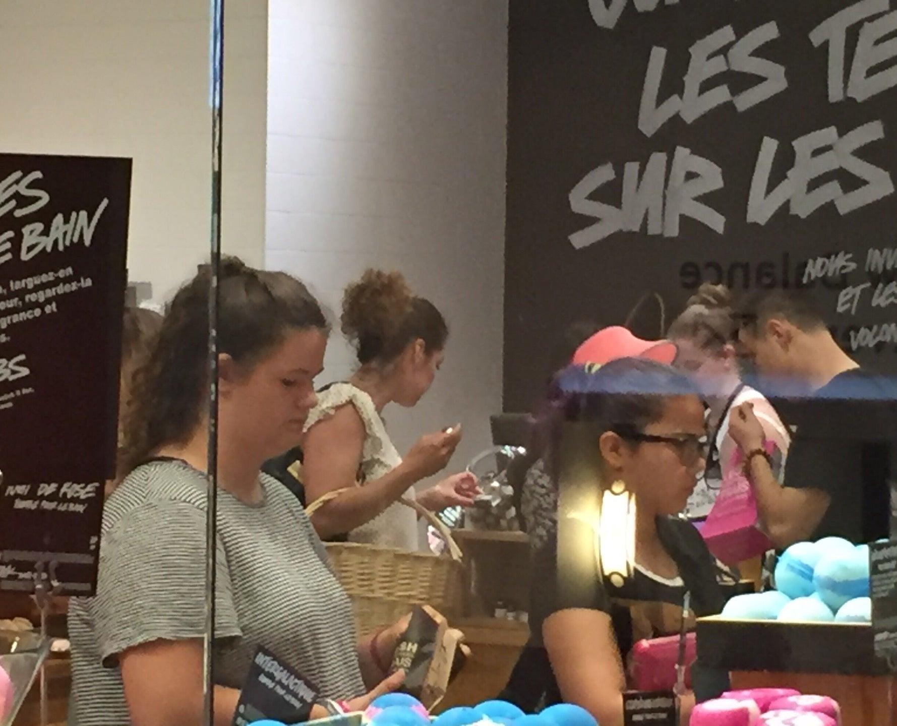 Lush Montreal Eaton Ce