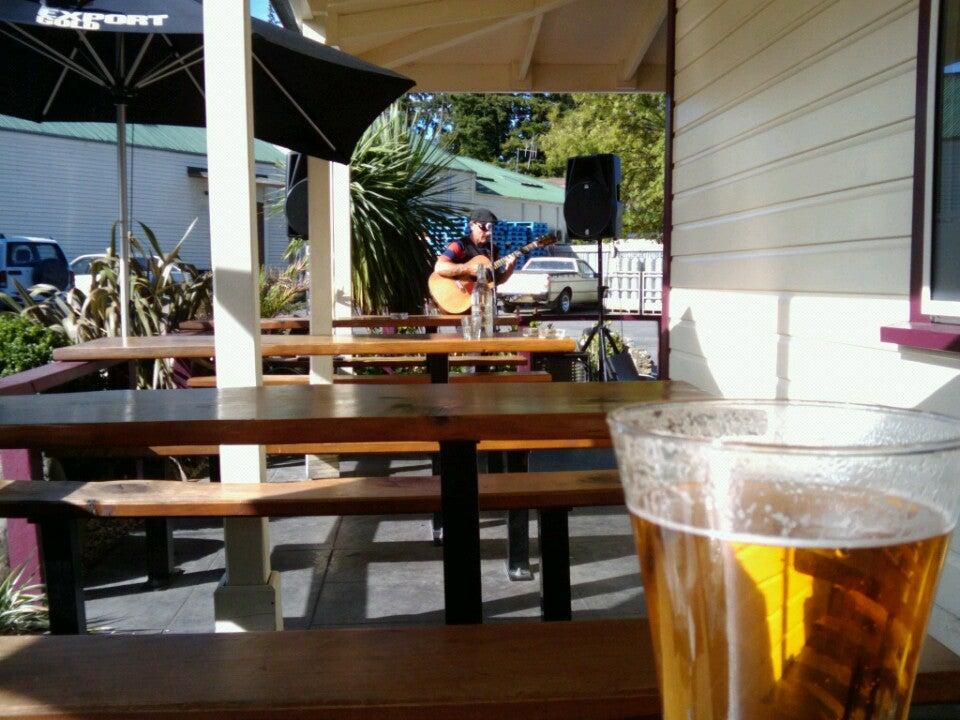 Saints Cafe, Restaurant & Bar