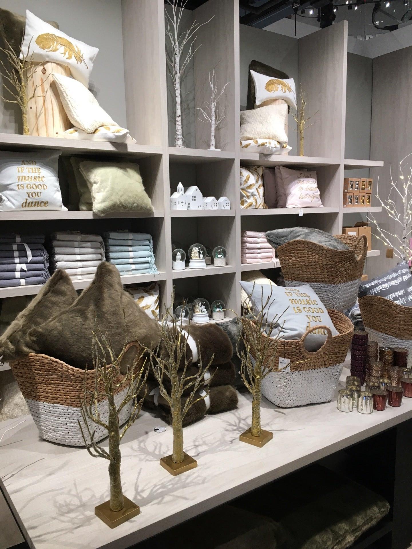 !ndigo Books & Music