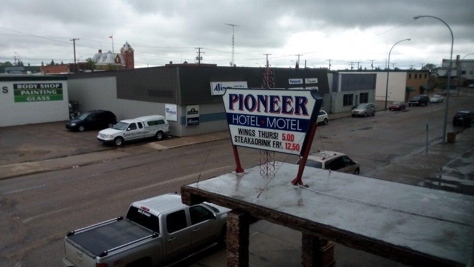 Pioneer Hotel & Motel