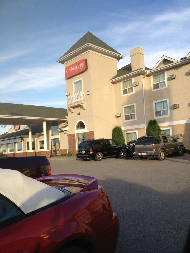 Econo Lodge & Suites