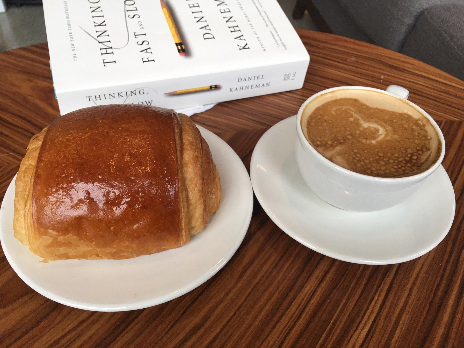 Chez l'Éditeur - Café Littéraire