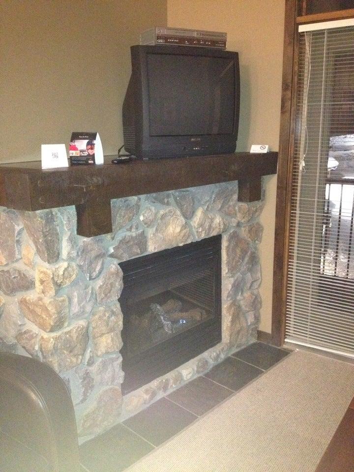 Glacier Mountaineer Lodge