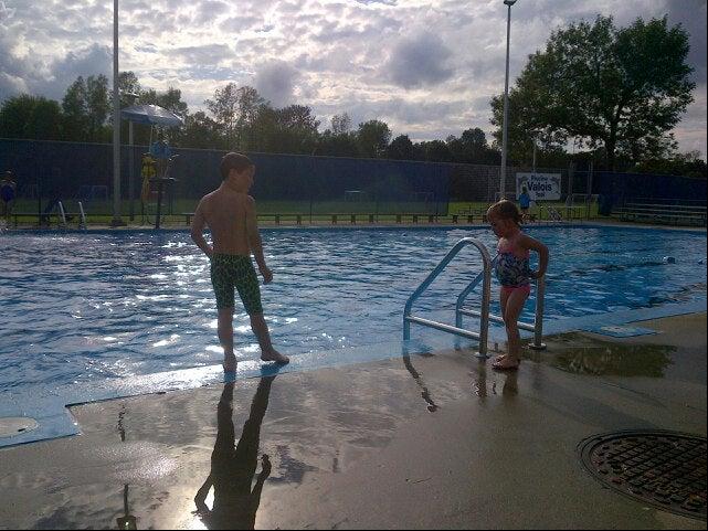 Valois Pool