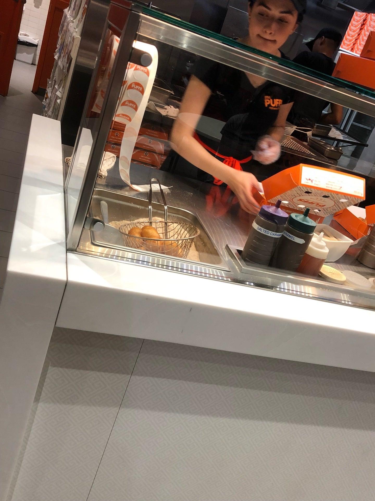 Patisserie Mr. Puffs Pastry