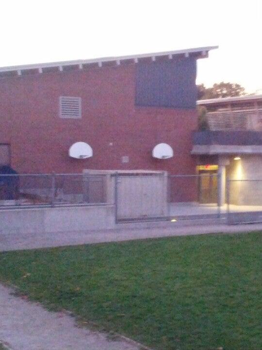 Charles Dickens Elementary School-Vancouver School Board