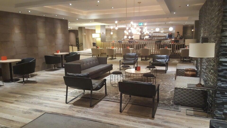 Larry's Kitchen & Lower Lounge