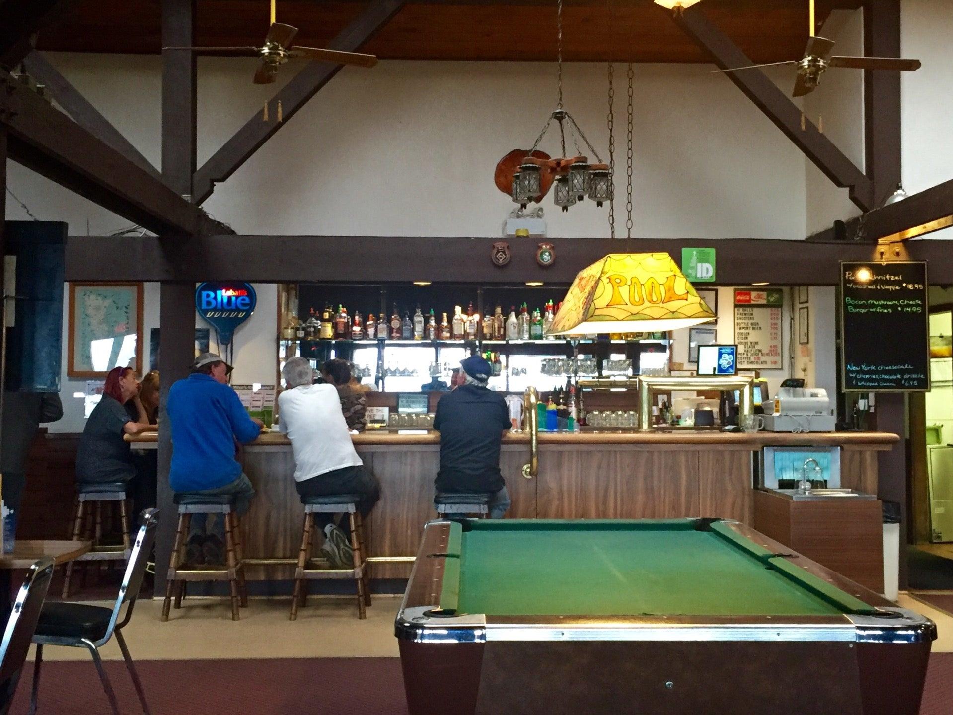 Yakoun River Inn - Neighbourhood Pub