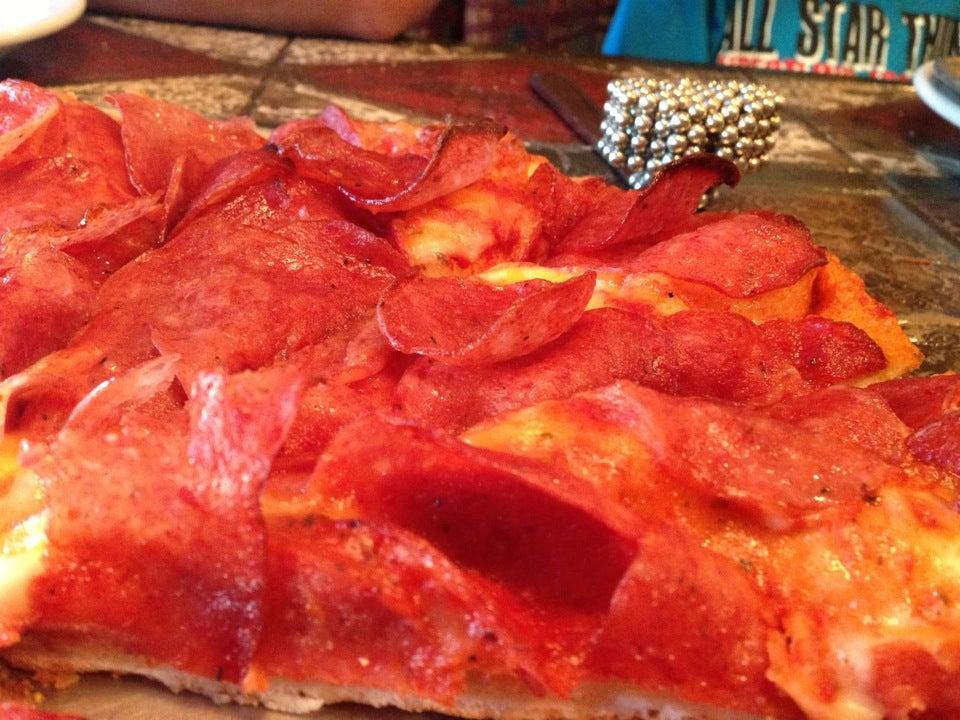 Tom's House of Pizza