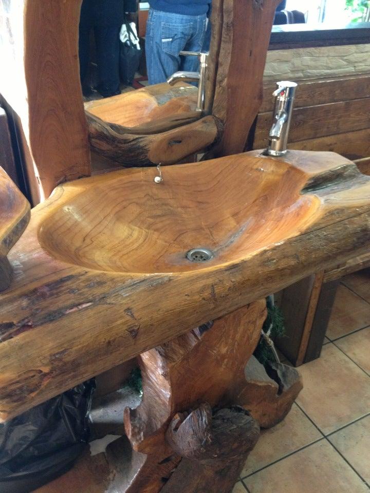 Damas Grill House & Juice Bar