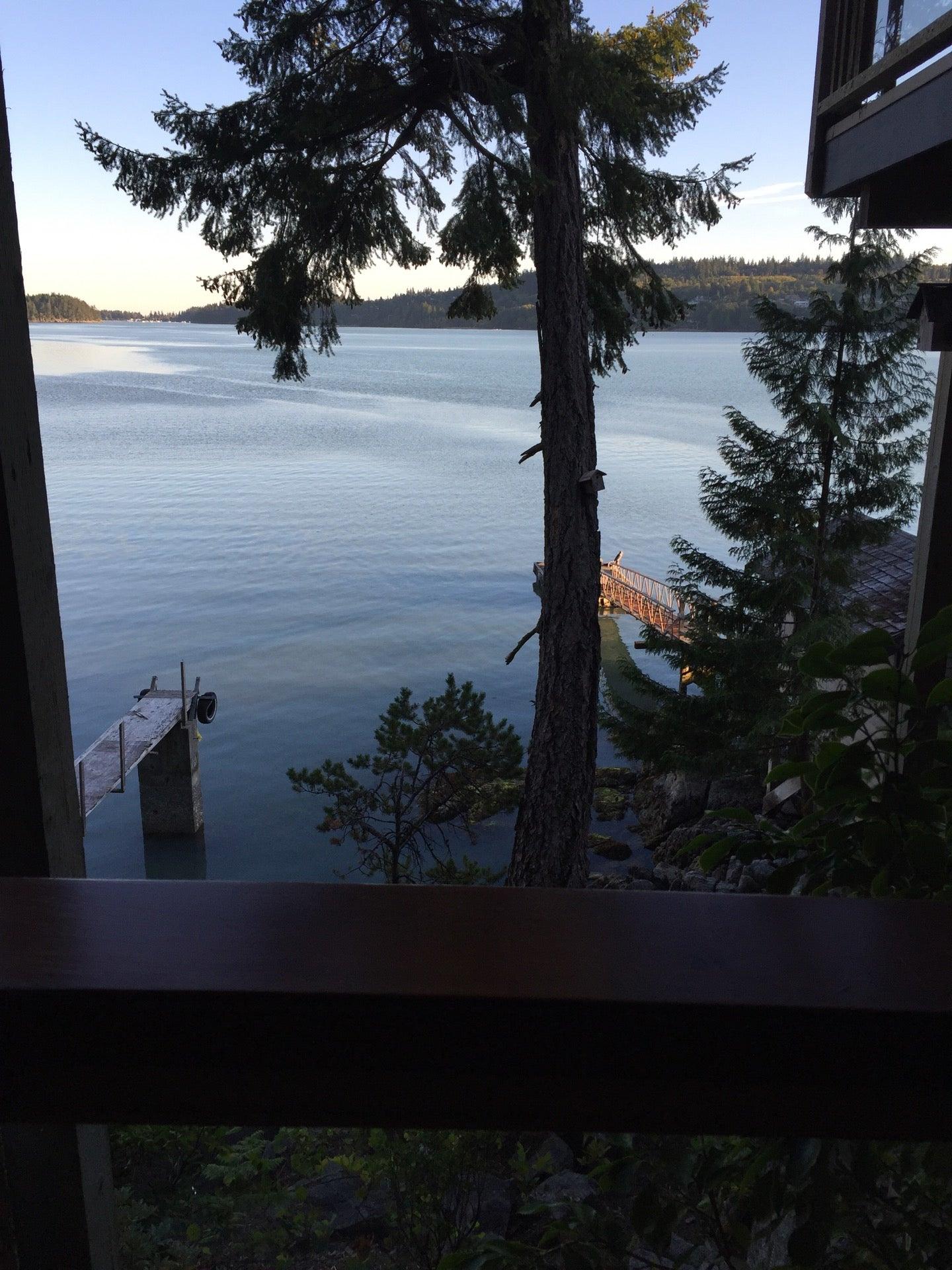 Coracle Cove Waterfront Suite