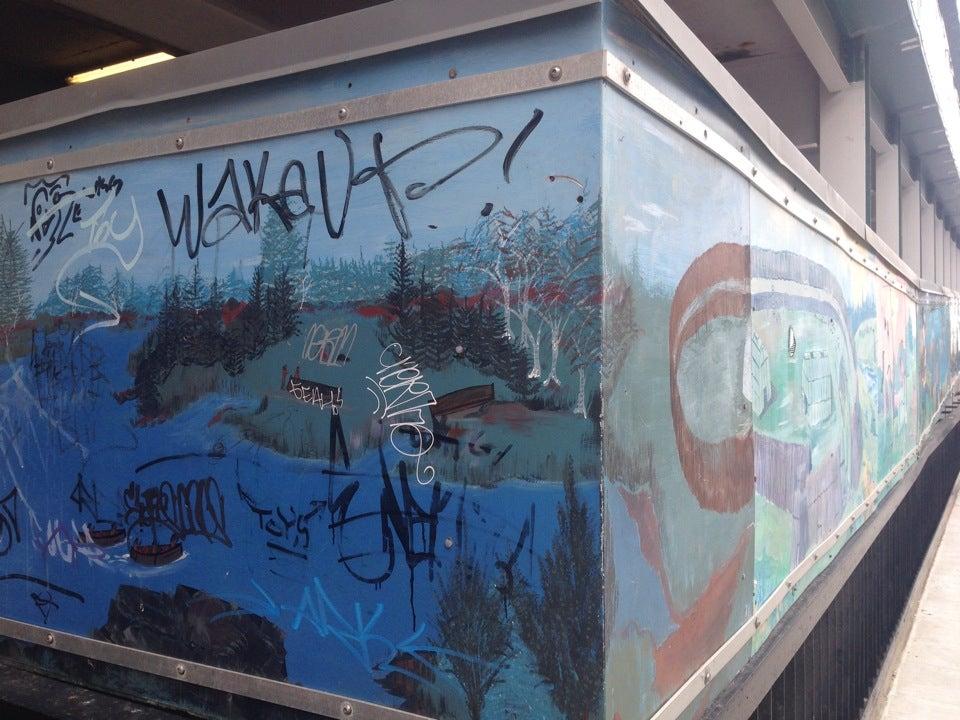 Hanson Memorial Parking Garage