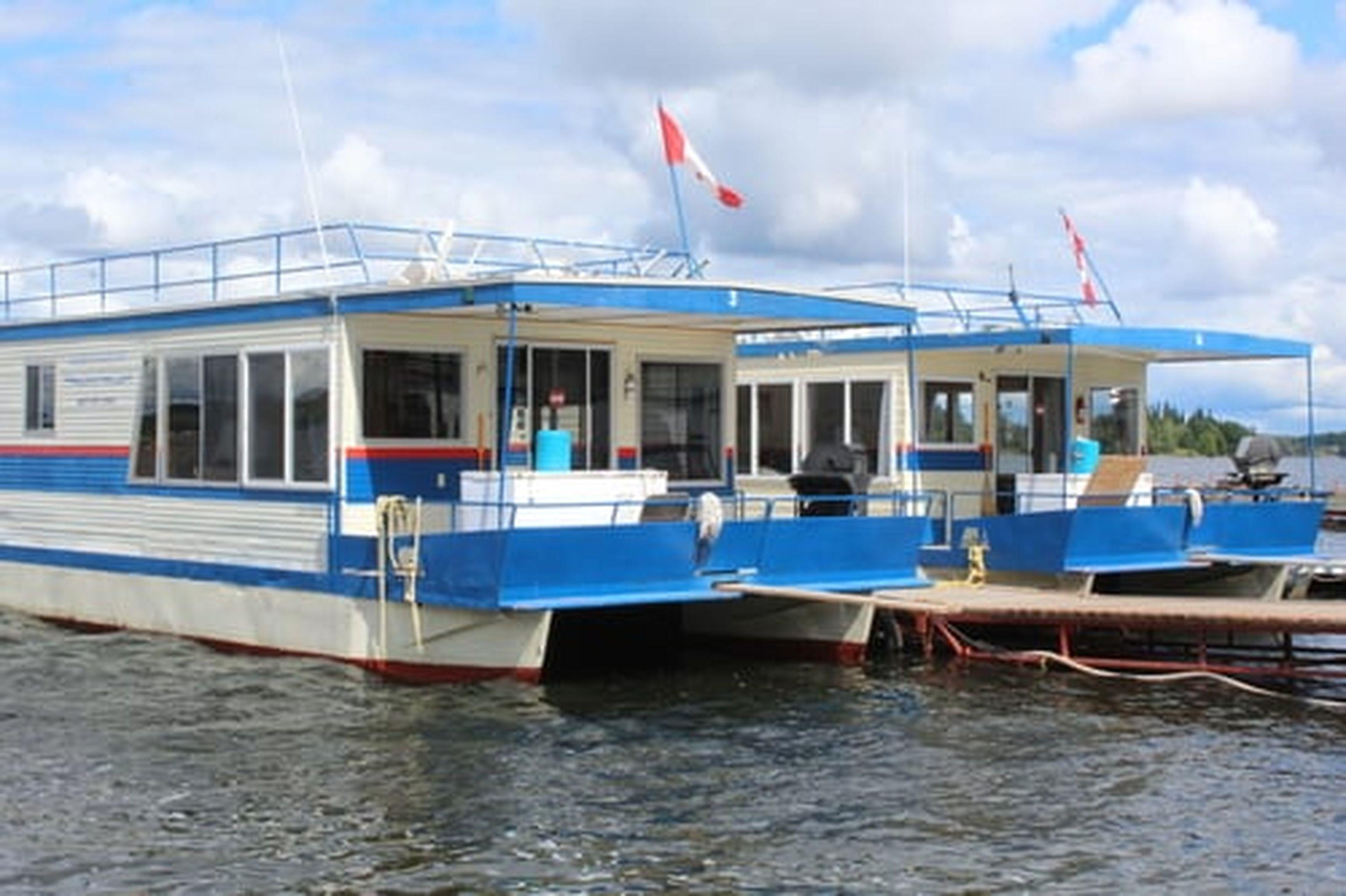 Lac Seul Floating Lodges