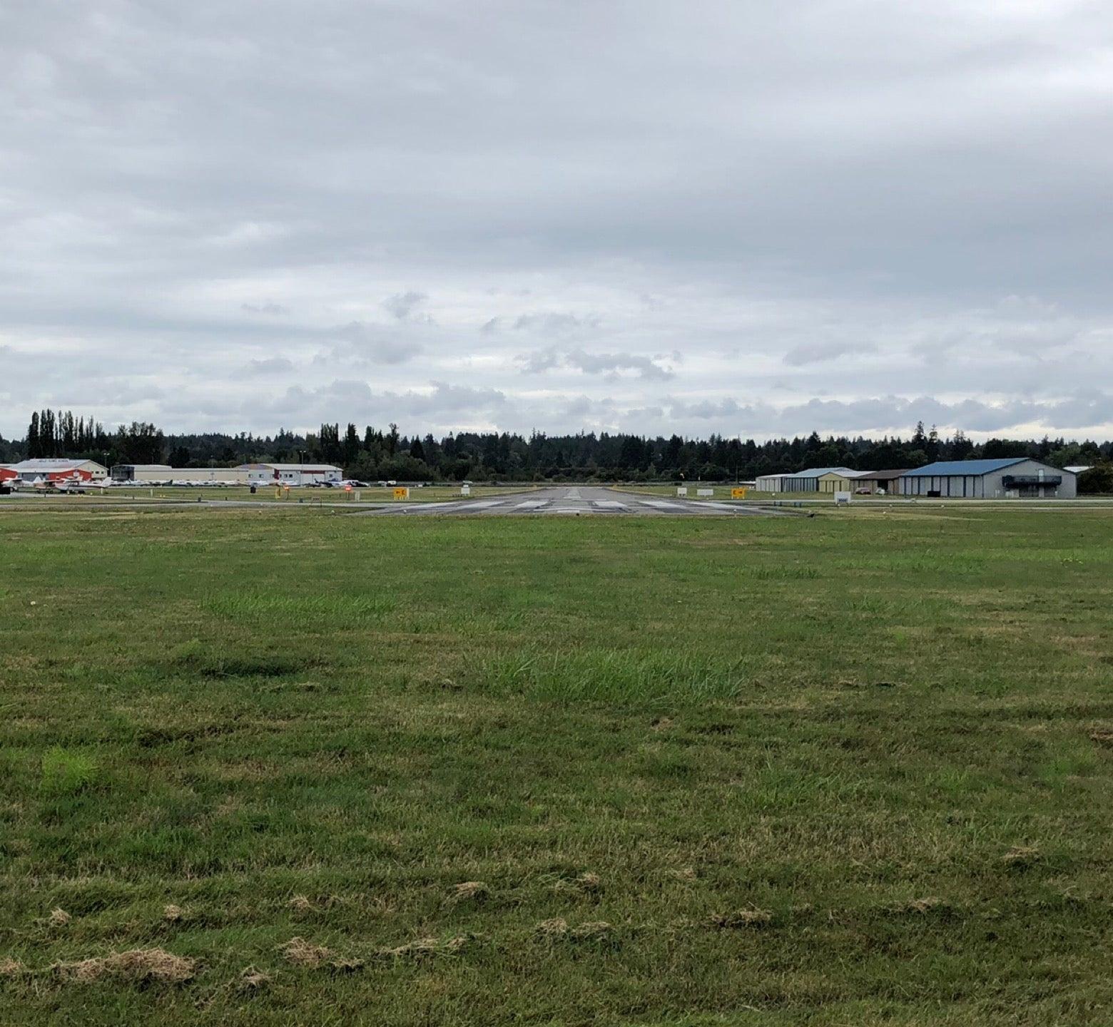 Langley Regional Airport (YLY)