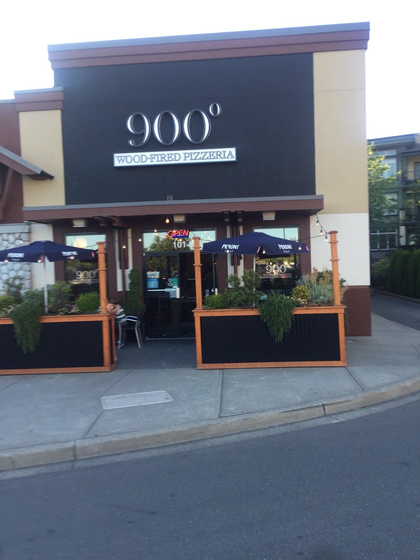 900 Degrees Wood-Fired Pizza