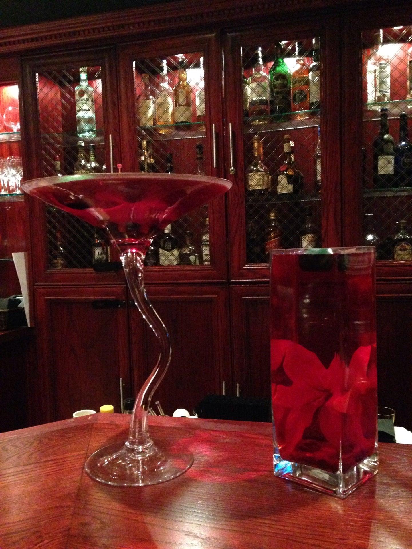 Carver's Steak House - Executive Airport Plaza Hotel