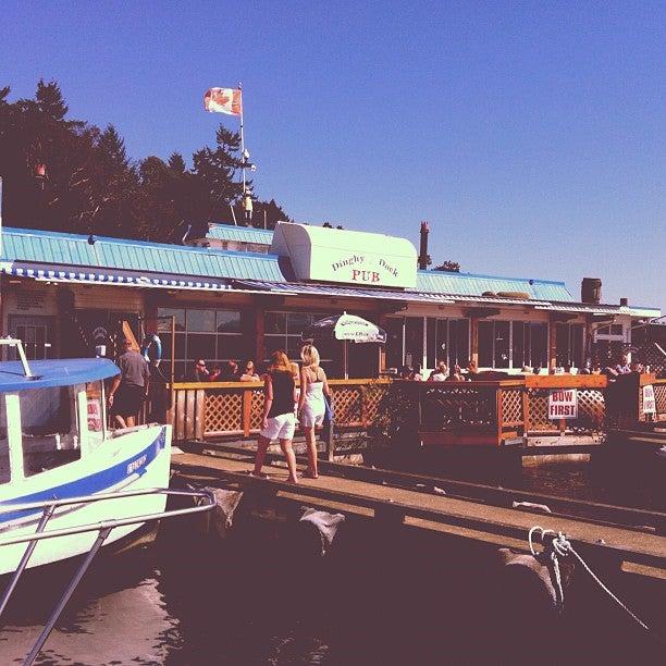 Dinghy Dock Pub & Floating Restaurant