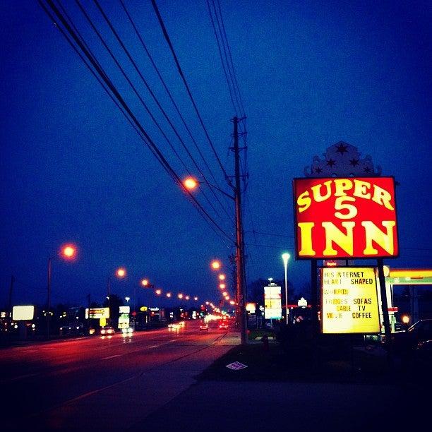 Super 5 Inn