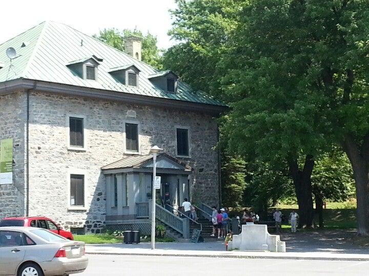 Cafe de la Maison Smith