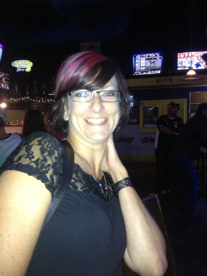 Sneaker's Sports Bar & Grill