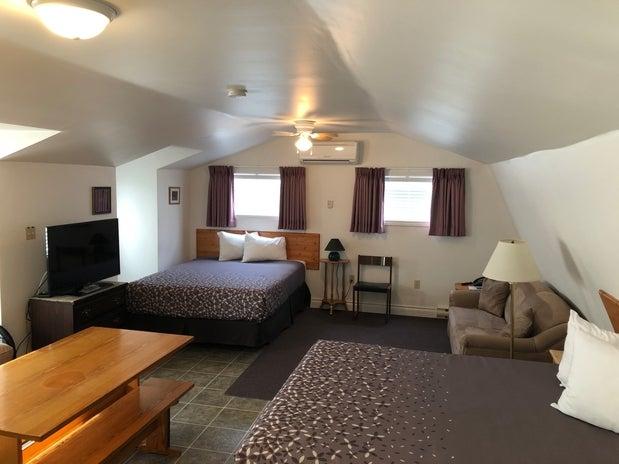 Lakeview Motel & Dining
