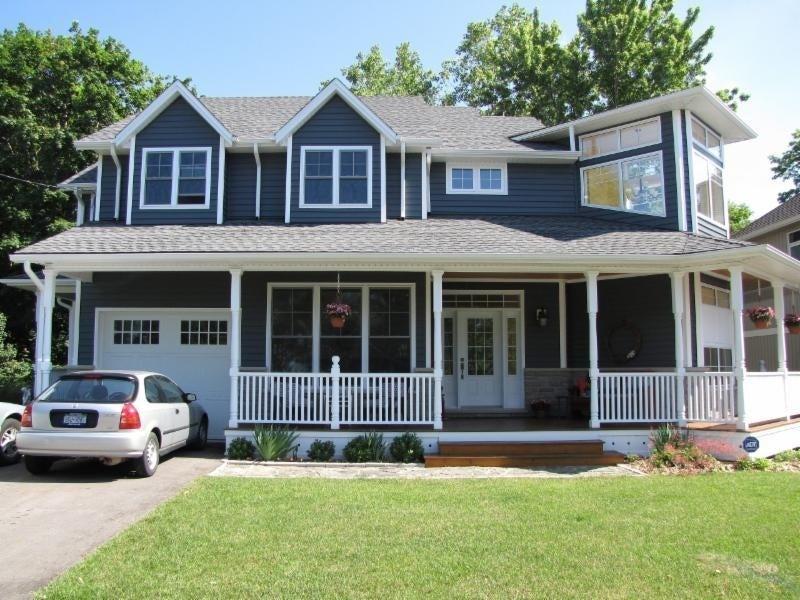 B & B Roofing & Exteriors