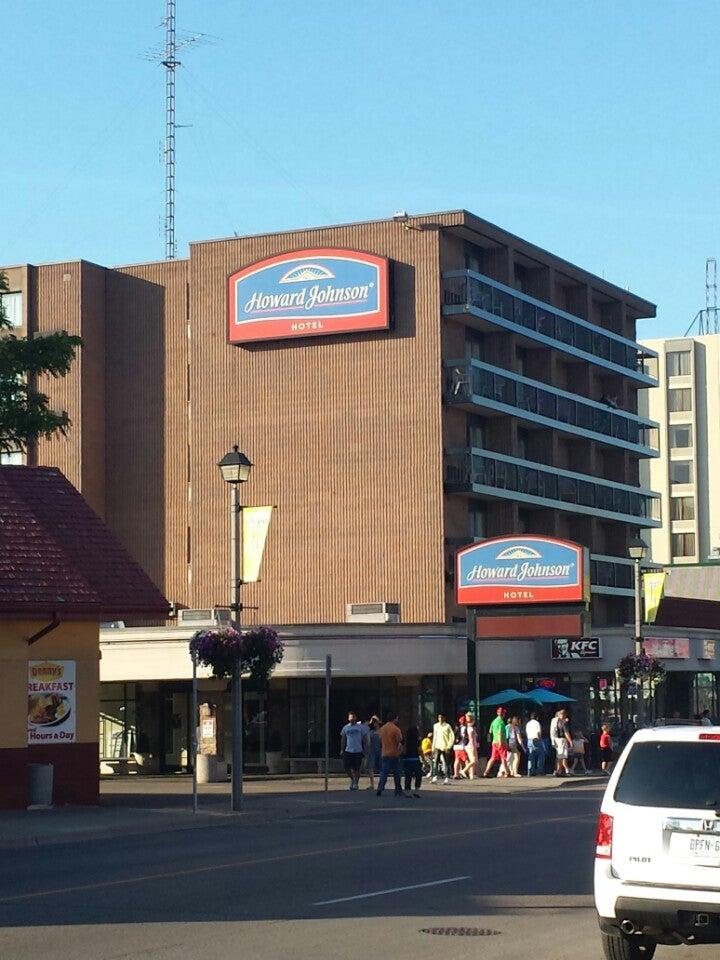 Howard Johnson Plaza Hotel By Wyndham By The Falls