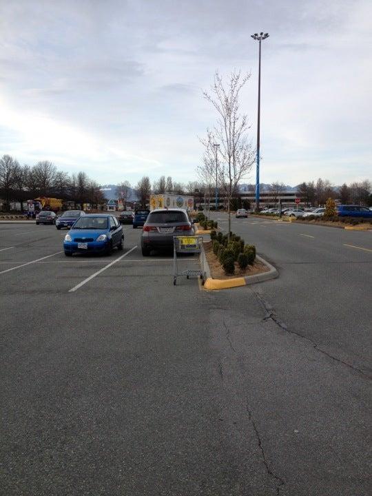 Lansdowne Centre Parking Lot