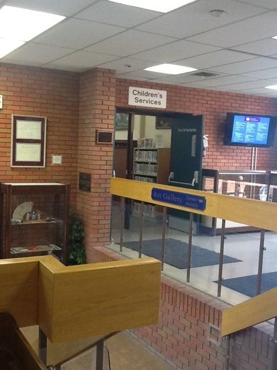 Lindsay Public Library