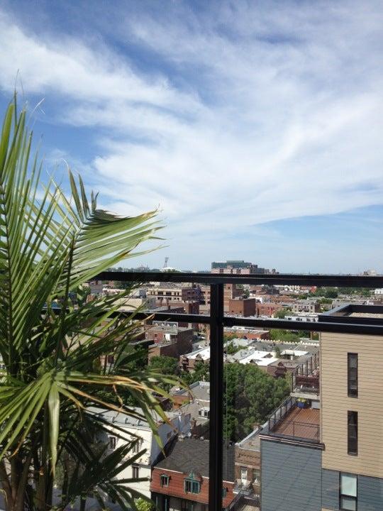 Terrasse piscine at Condos POM