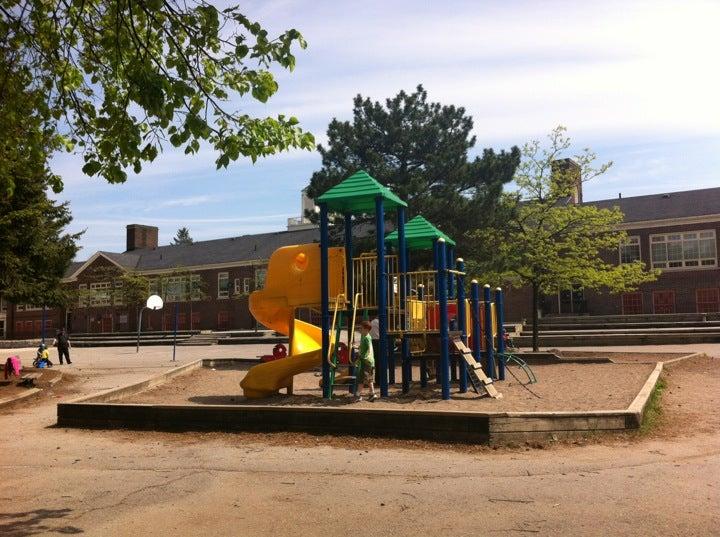 Nicol Macnicol Parkette