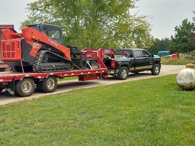 Huskey Haulin and Excavating