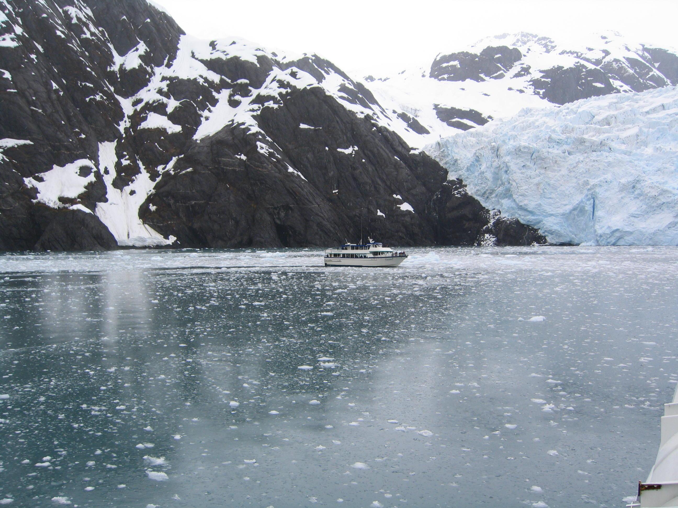 Renown Glacier Cruises & Tours