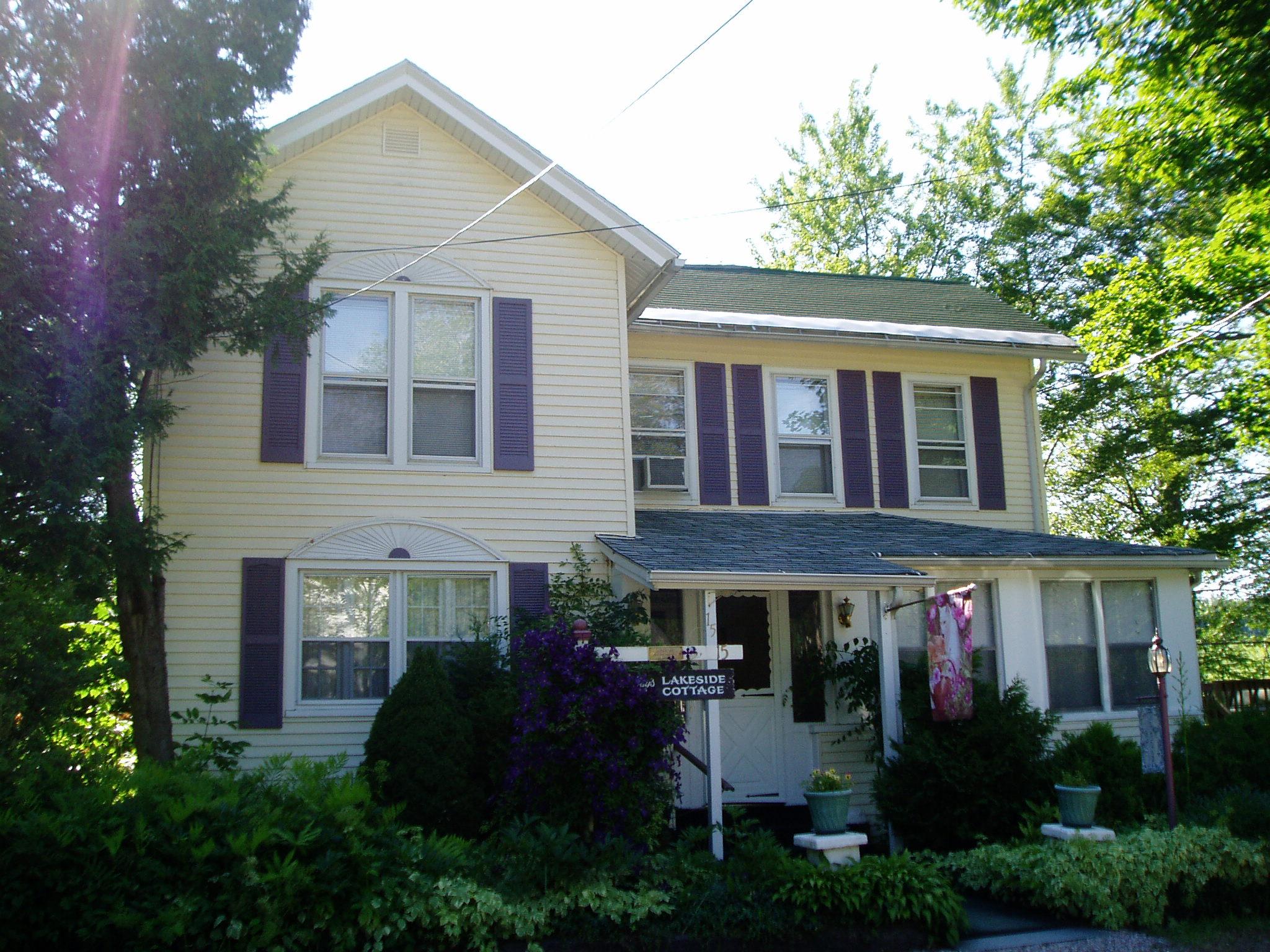 Jan and Jay's Lakeside Cottage