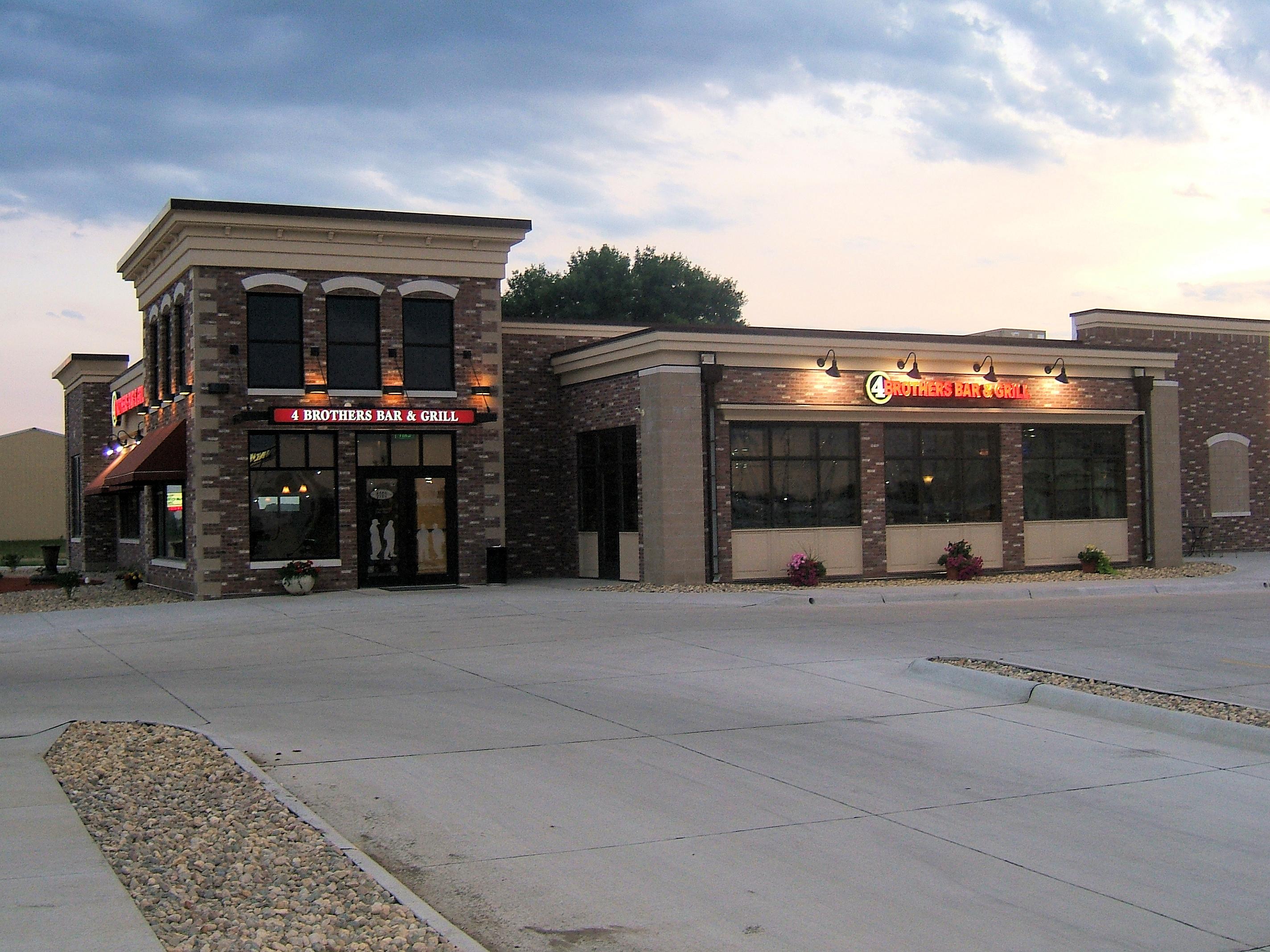 4 Brothers Bar & Grill