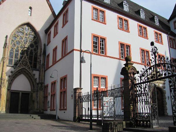 Bischoefliches Priesterseminar