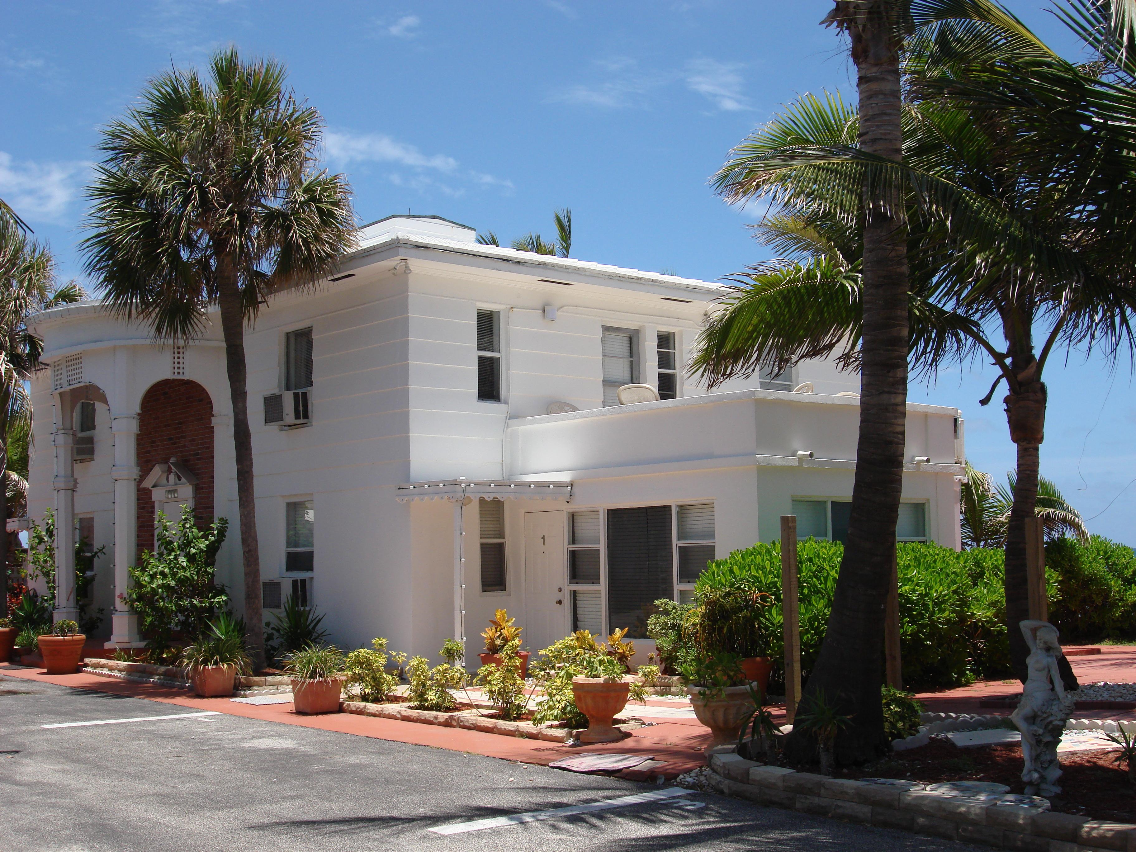 Phoenix Beach House & Beach Apartments