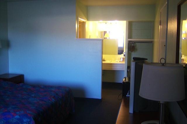 Western Skies Motor Inn