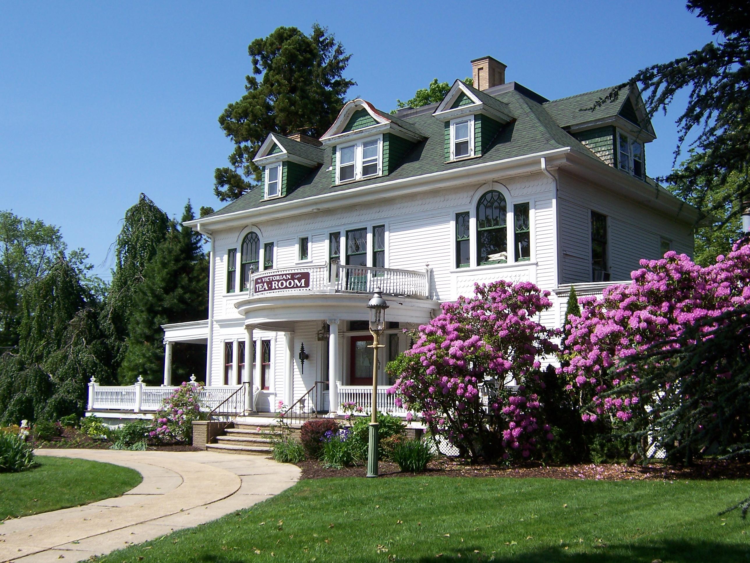 The Mathis House at 600 Main, A Bed & Breakfast and Victorian Tea Room