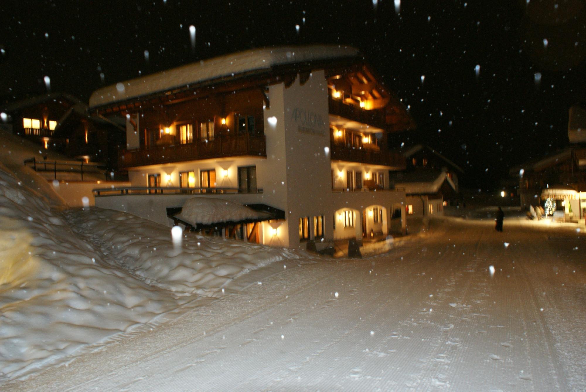 Apollonia Apartments Suites & Rooms