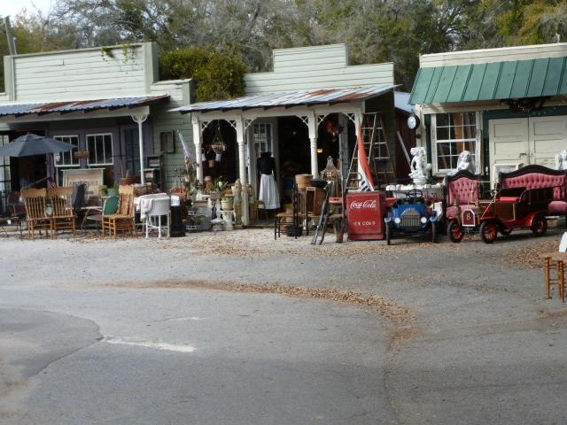 Renninger's Vintage Antique Center & Farmer's Flea Market