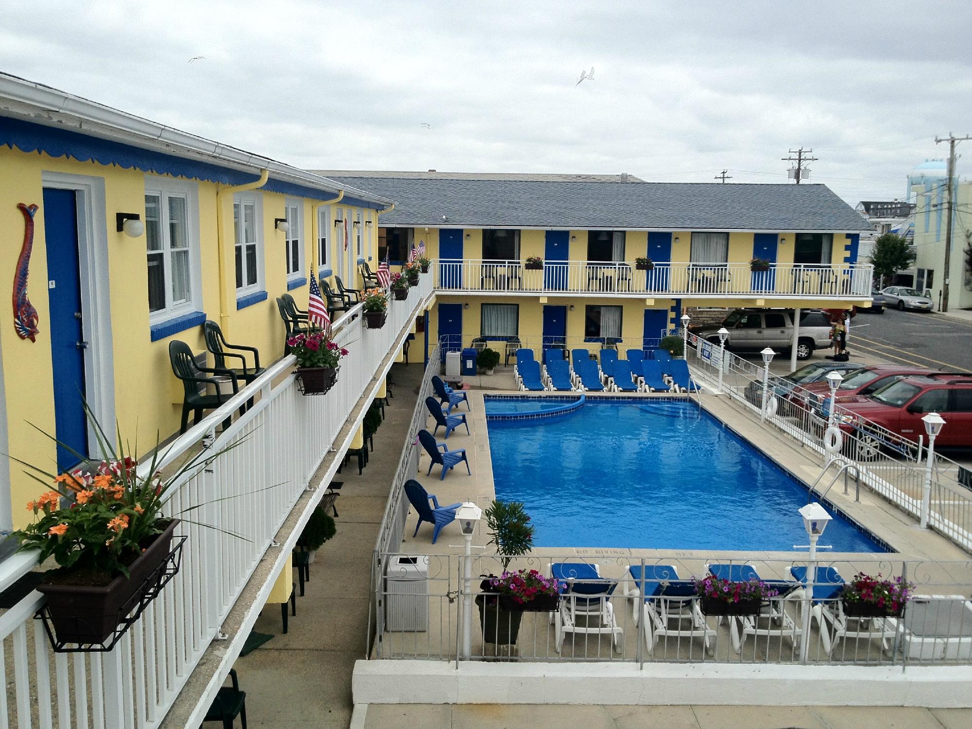 Nantucket Inn & Suites