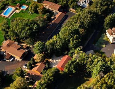 Lake Bluff Inn and Suites