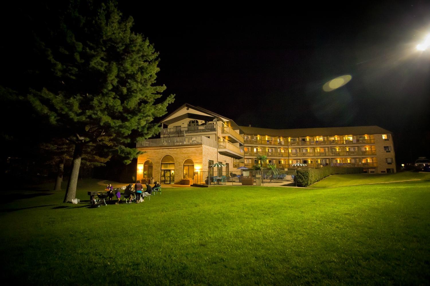 Aloha Beach Resort & Suites