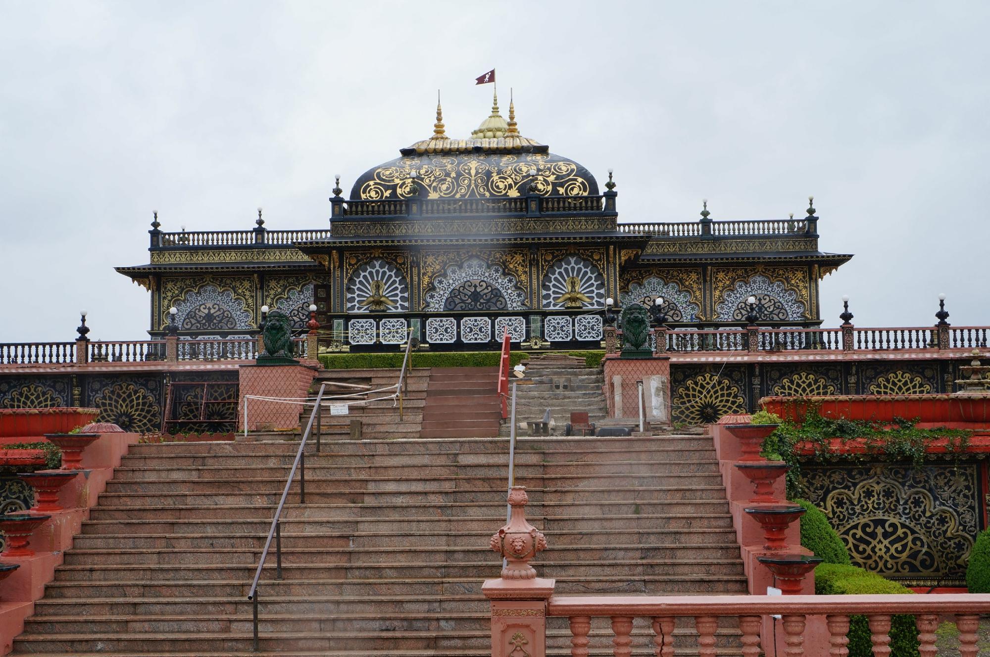 Palace of Gold Lodge